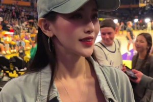 湖人主场的宝岛美女球迷，有够水灵哦~